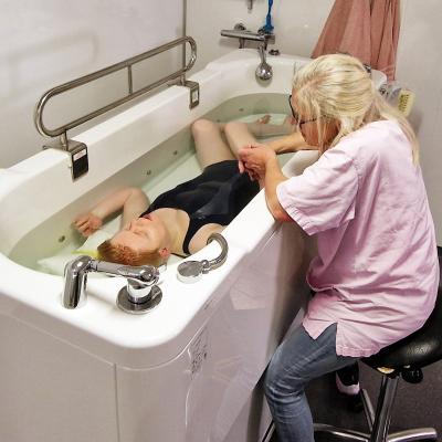 Sandra fant roen i sitt eget badekar